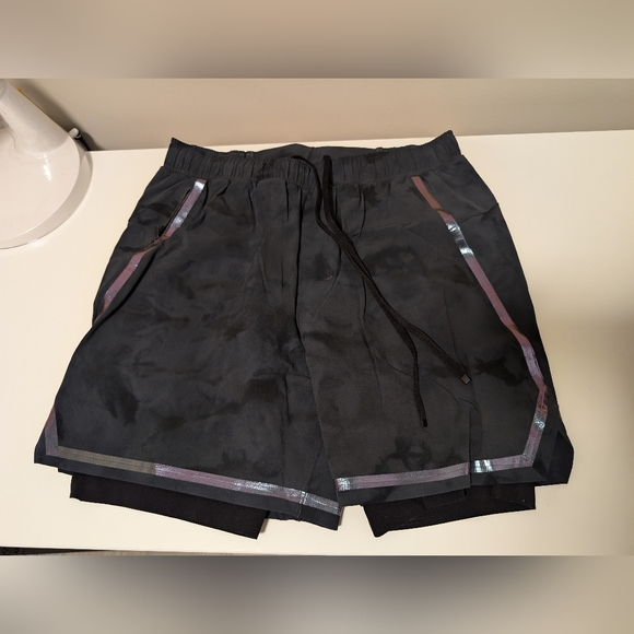 Lululemon surge shorts - lined - Picture 1 of 6